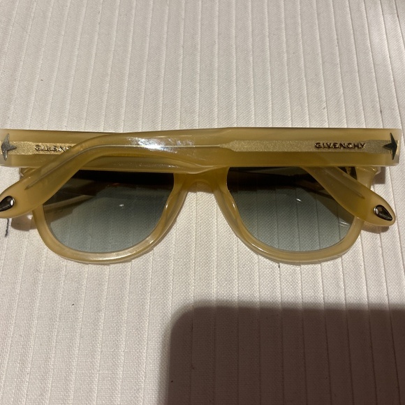 Givenchy sunglasses - Picture 2 of 2